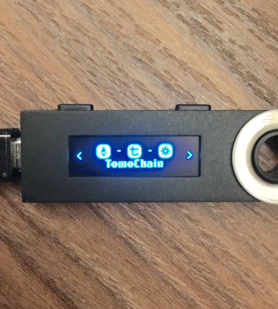 TomoChain displayed on a Ledger Nano S hardware wallet